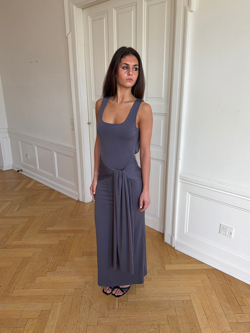 Mia dress with tie detail - Grey