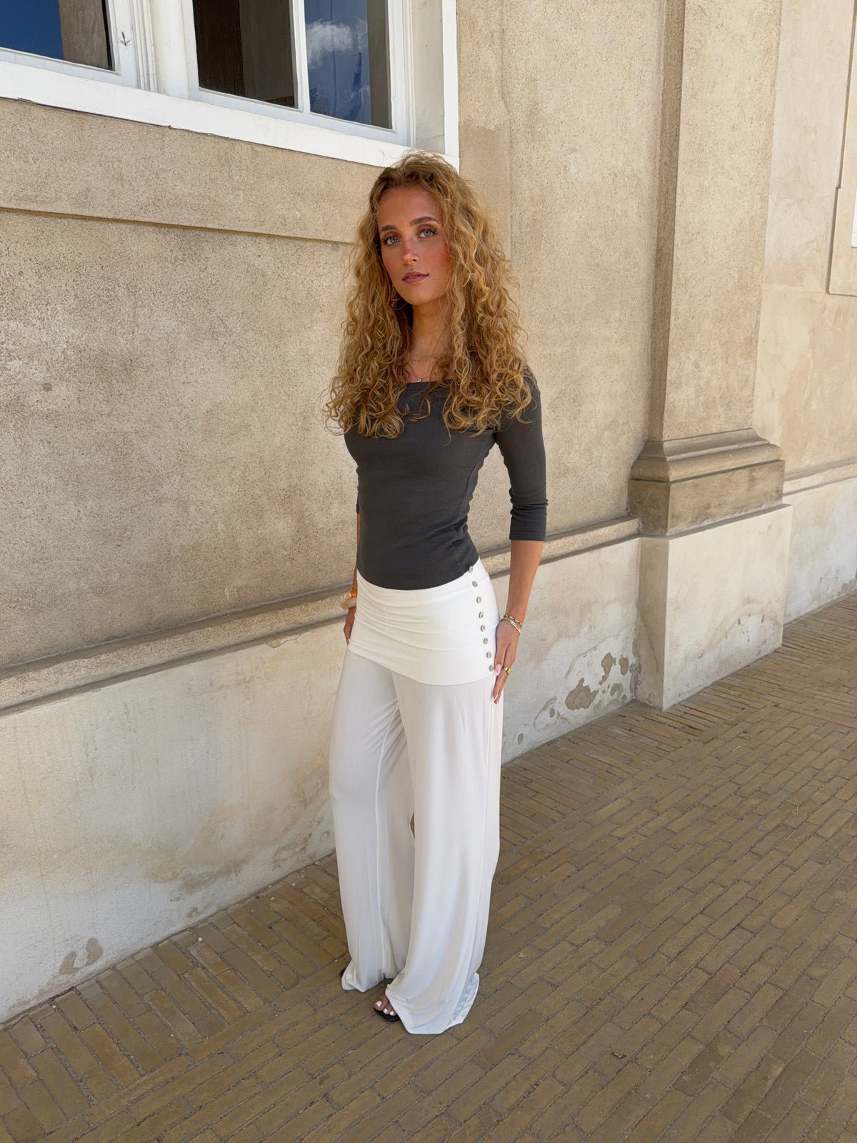 Tula trousers with pleat detail and buttons – White