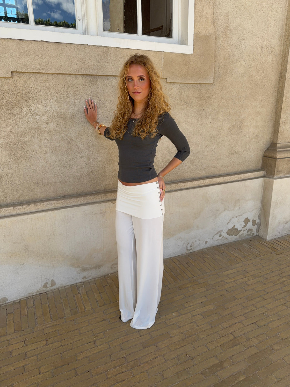 Tula trousers with pleat detail and buttons – White