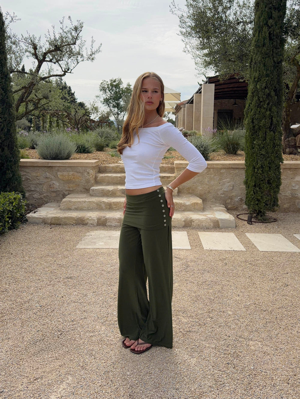 Tula trousers with fold detail and buttons – Khaki