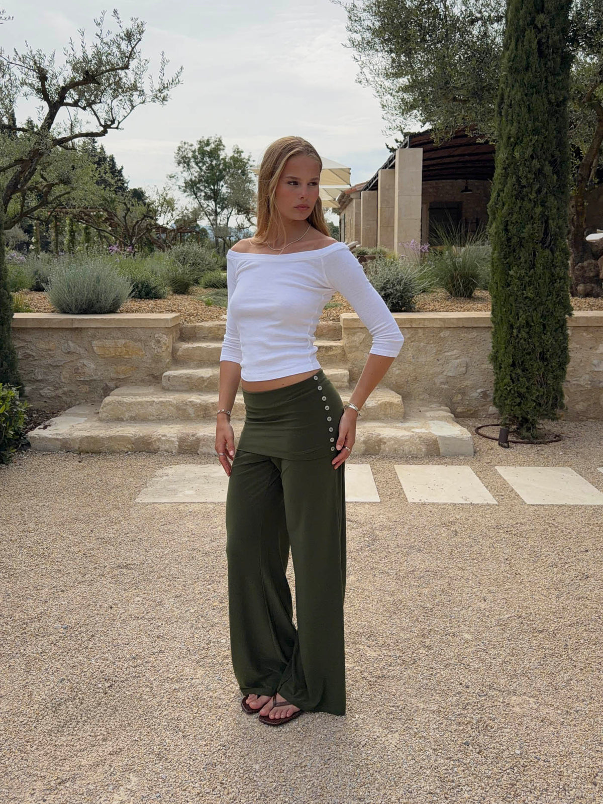 Tula trousers with fold detail and buttons – Khaki