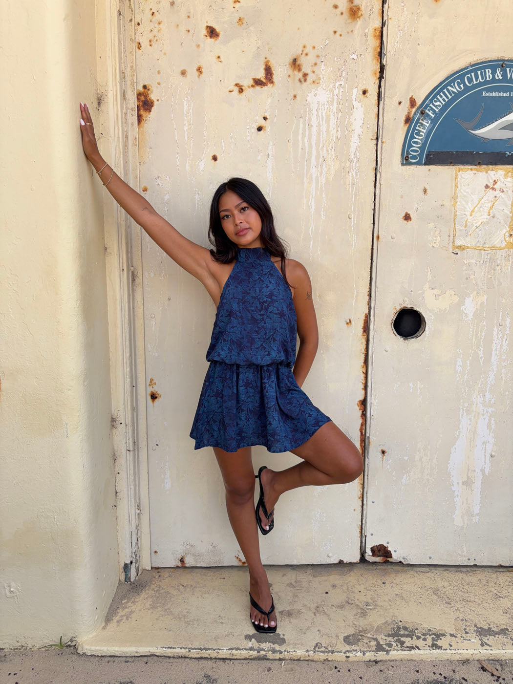 Kaiana dress with an open back – Blue